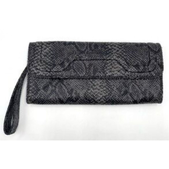 Banana Republic Handbags - Banana Republic Lizard Print Wristlet Clutch